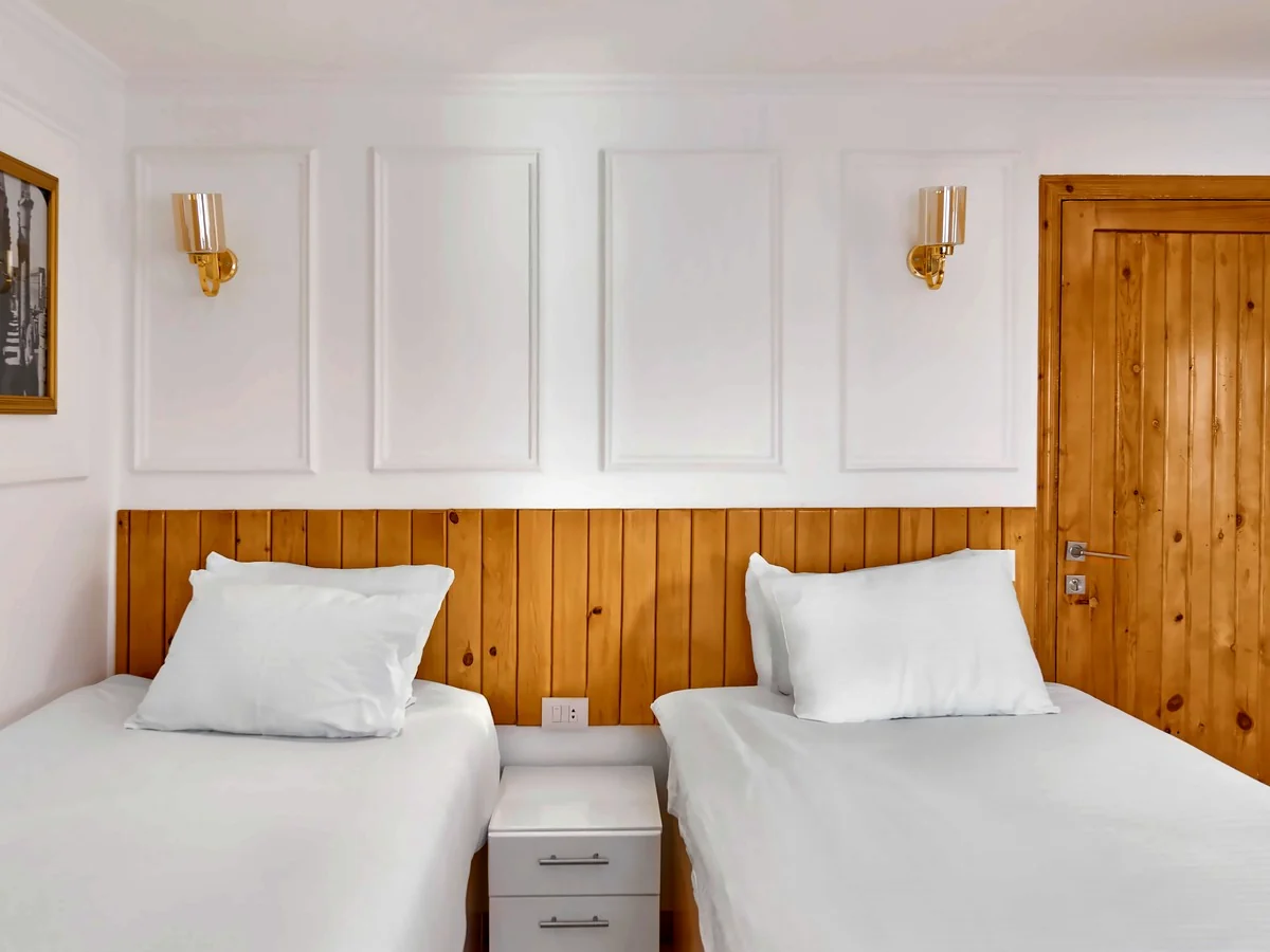 Luxury Cabins detail 2
